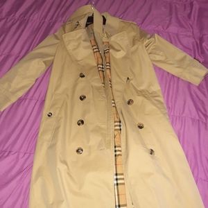 Burberry trenchcoat